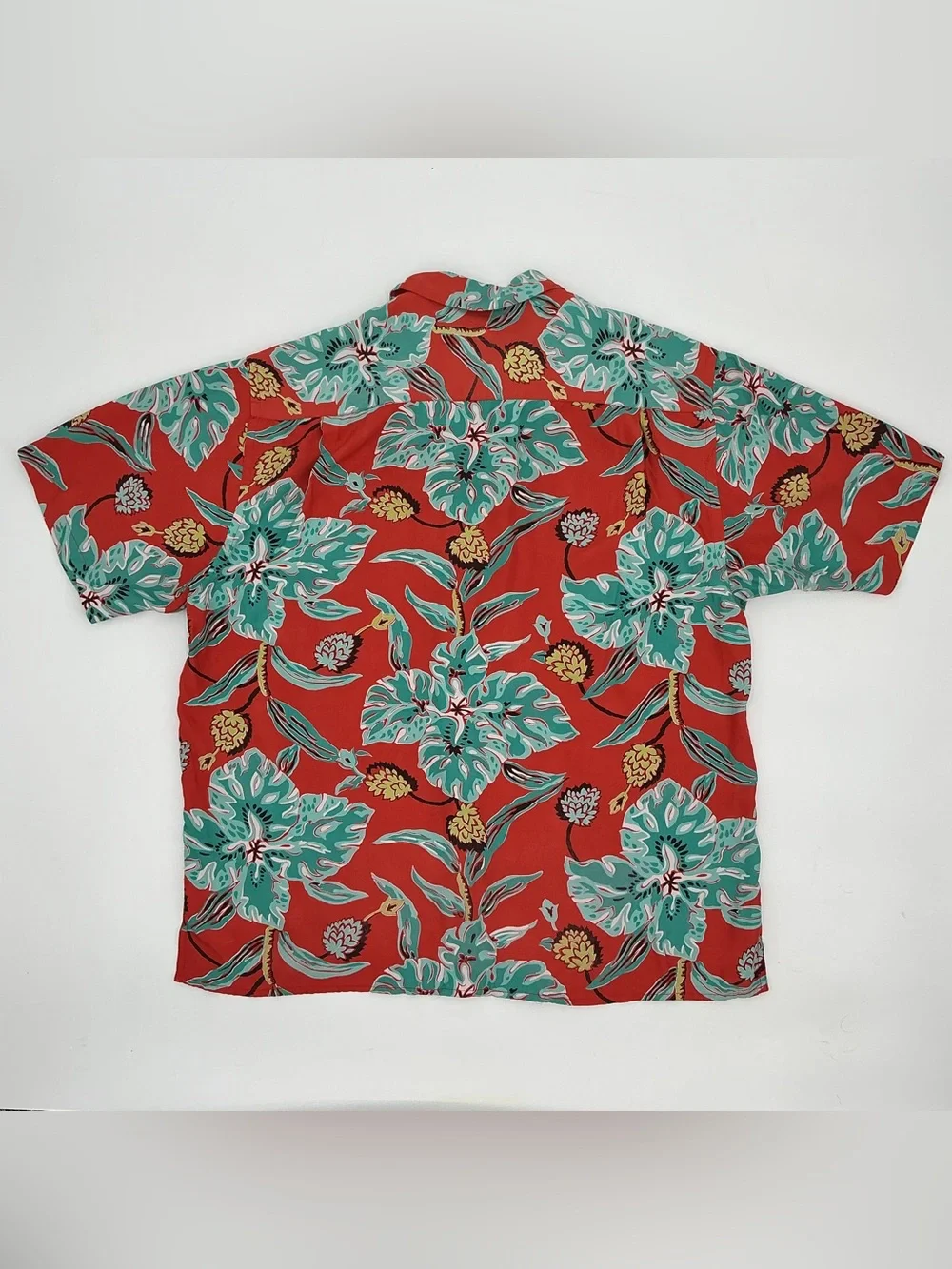 Banana Republic Men’s Red Floral Short-Sleeve Vacation Button-Down Shirt